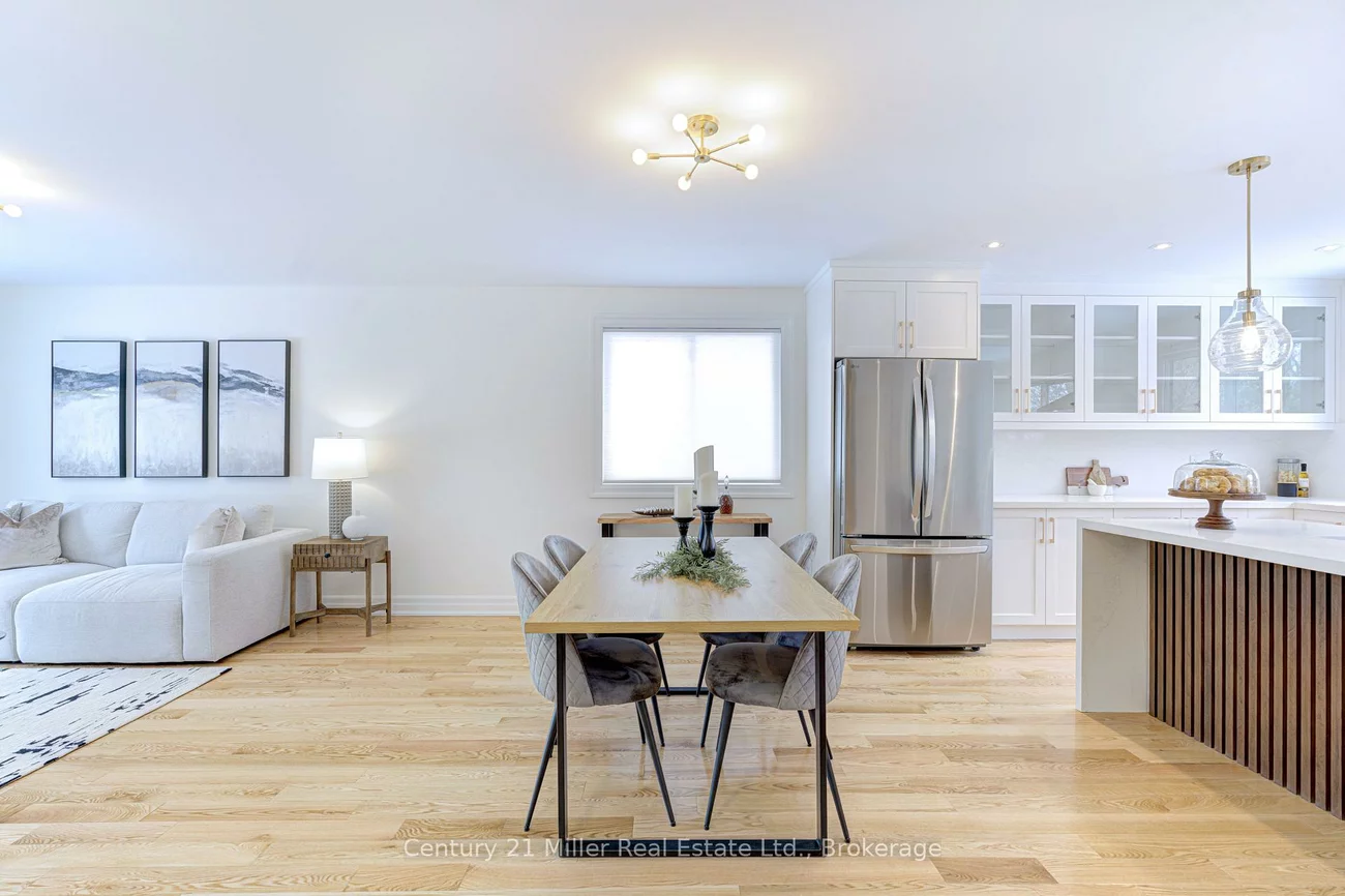 1195, Queens, 1003 - CP College Park, Oakville