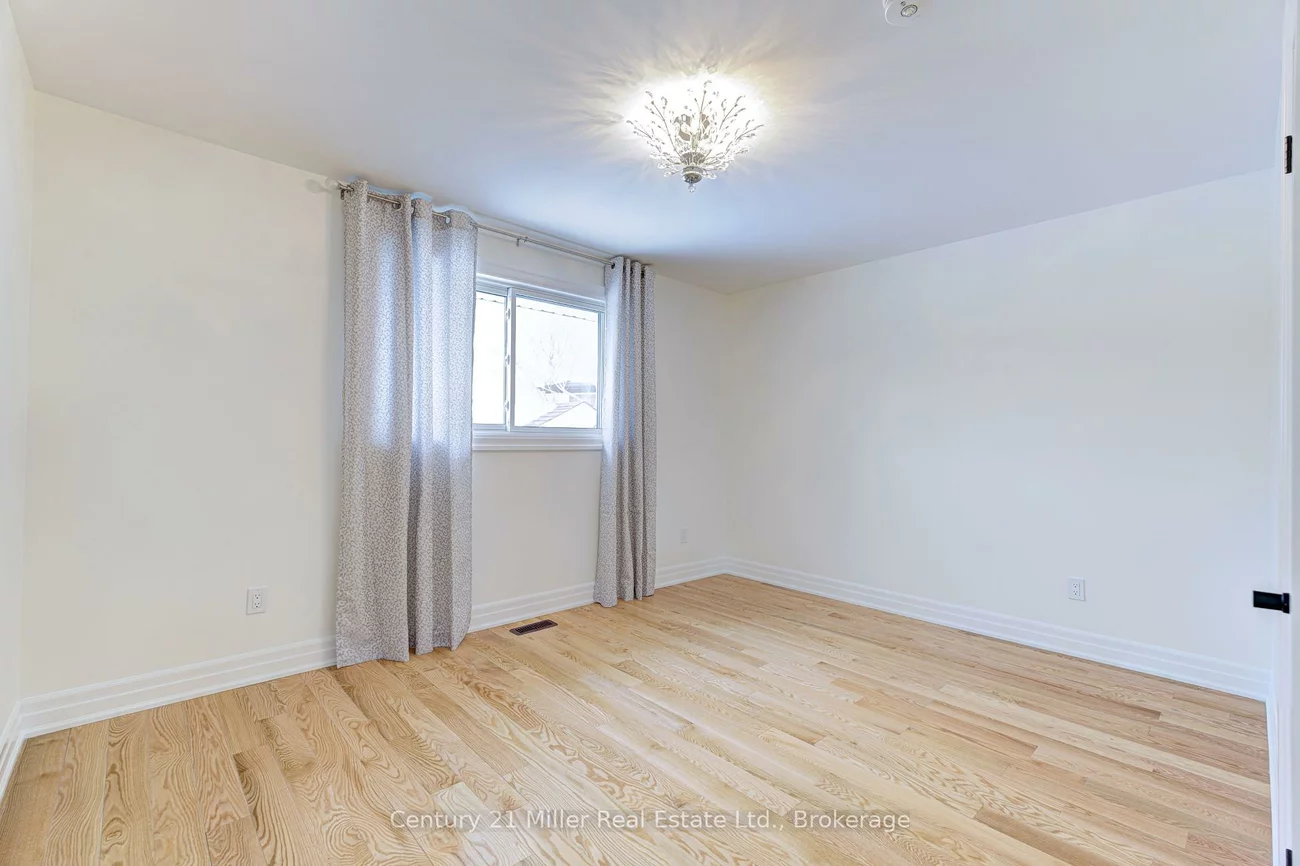 1195, Queens, 1003 - CP College Park, Oakville