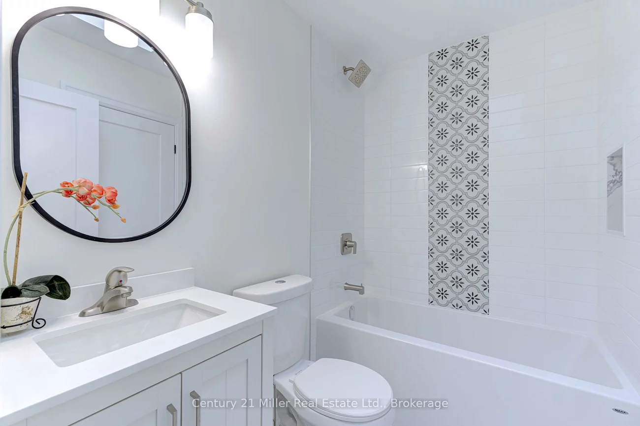 1195, Queens, 1003 - CP College Park, Oakville