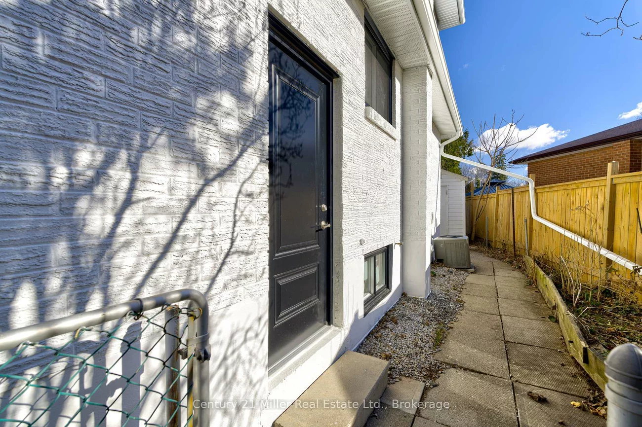 1195, Queens, 1003 - CP College Park, Oakville