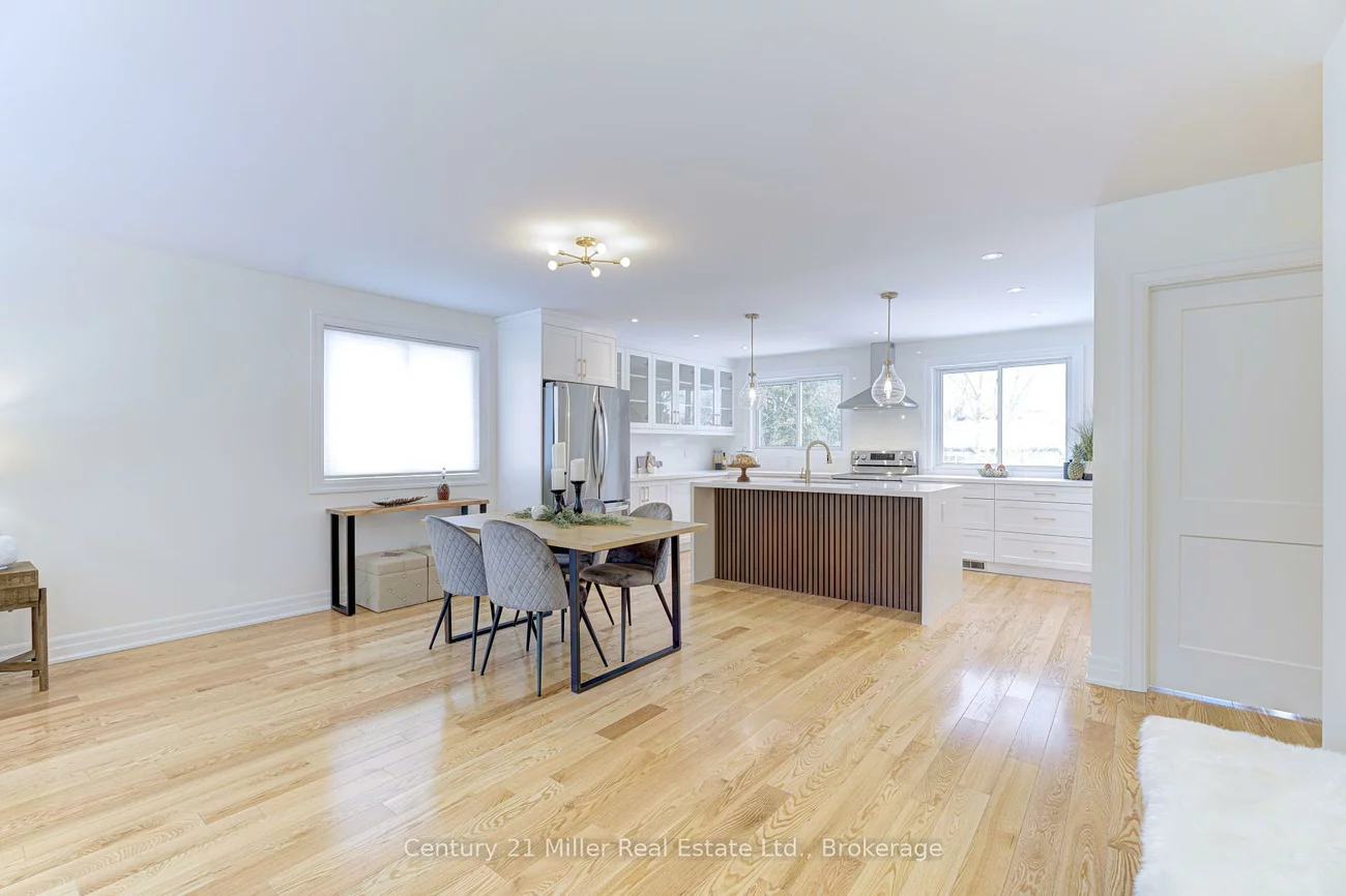 1195, Queens, 1003 - CP College Park, Oakville