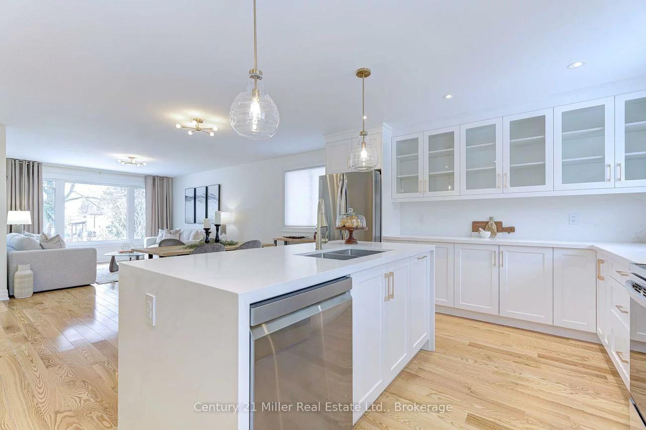 1195, Queens, 1003 - CP College Park, Oakville