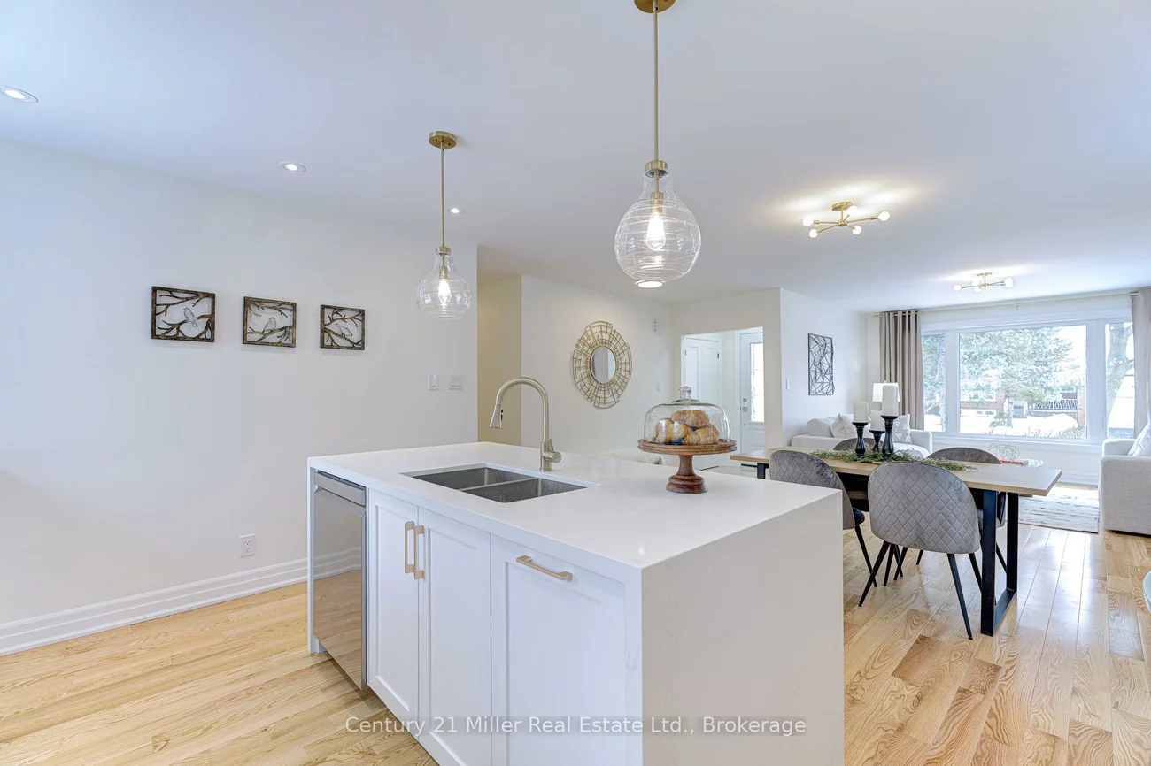 1195, Queens, 1003 - CP College Park, Oakville