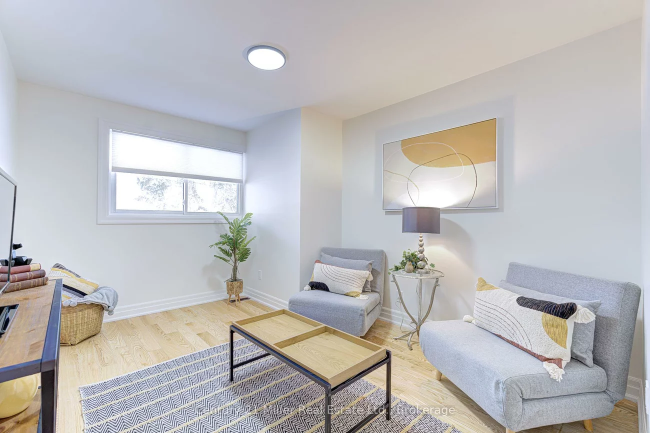 1195, Queens, 1003 - CP College Park, Oakville