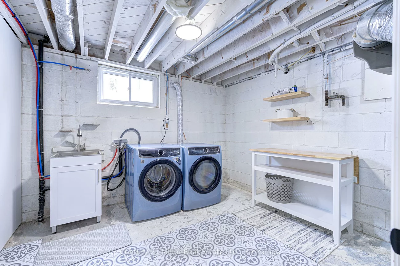 1195, Queens, 1003 - CP College Park, Oakville