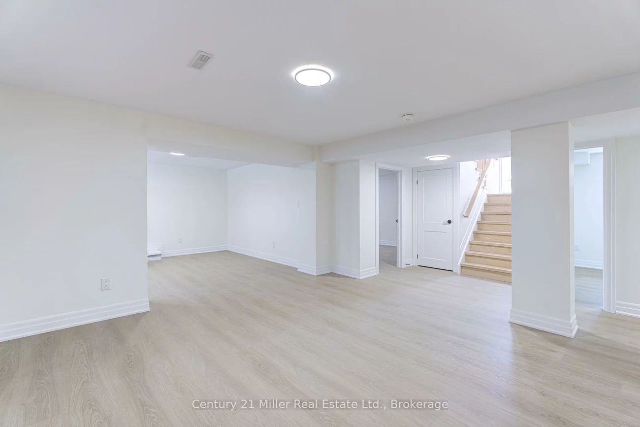 1195, Queens, 1003 - CP College Park, Oakville