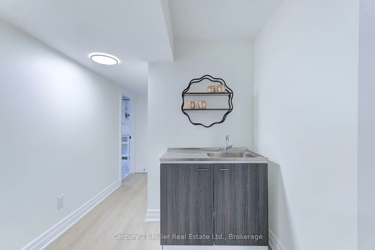 1195, Queens, 1003 - CP College Park, Oakville