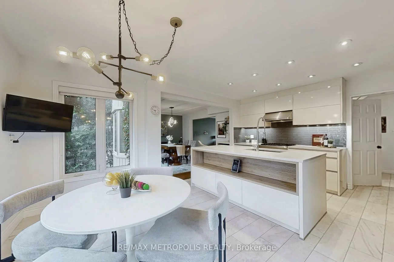 1310, Golden Meadow, 1005 - FA Falgarwood, Oakville