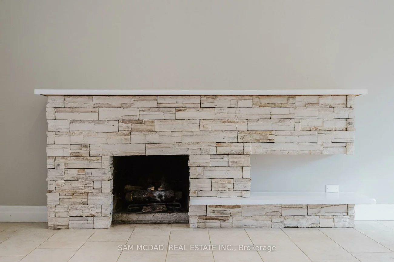 1198, Willowbrook, 1020 - WO West, Oakville