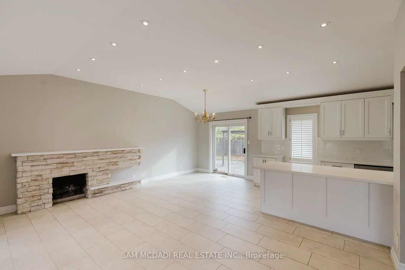1198, Willowbrook, 1020 - WO West, Oakville