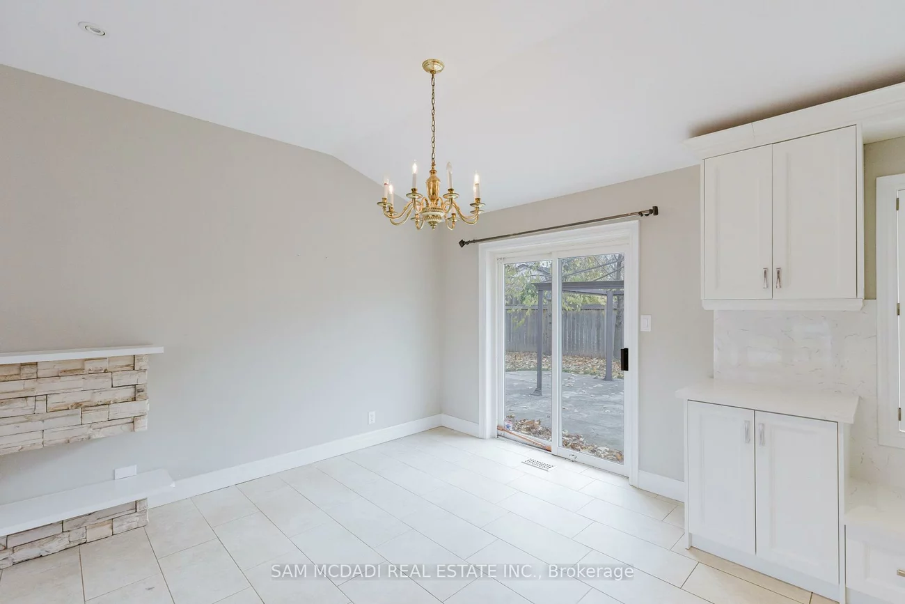 1198, Willowbrook, 1020 - WO West, Oakville