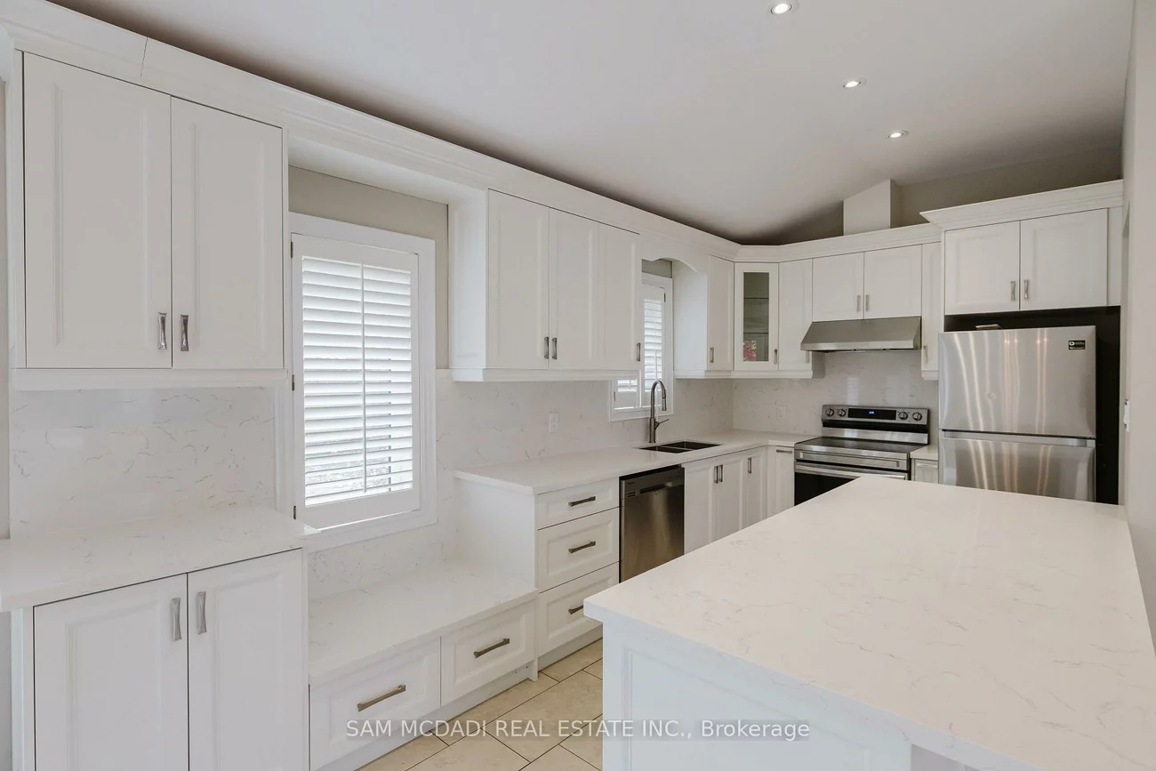 1198, Willowbrook, 1020 - WO West, Oakville