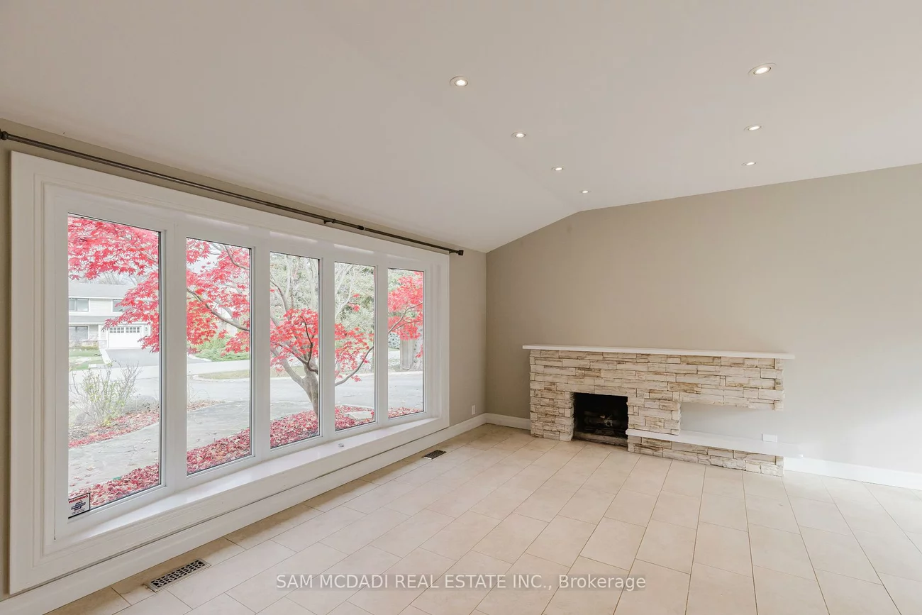 1198, Willowbrook, 1020 - WO West, Oakville