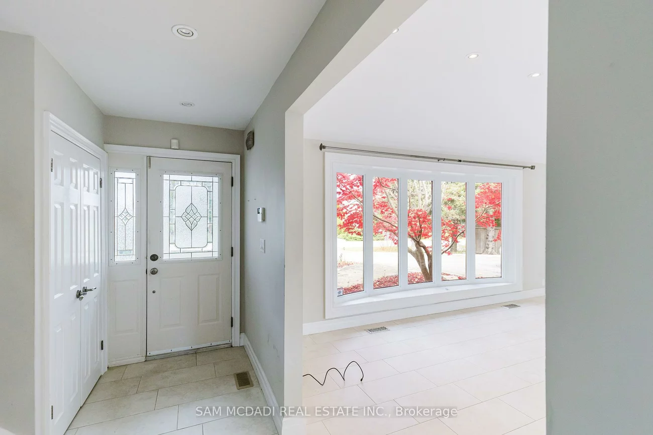 1198, Willowbrook, 1020 - WO West, Oakville