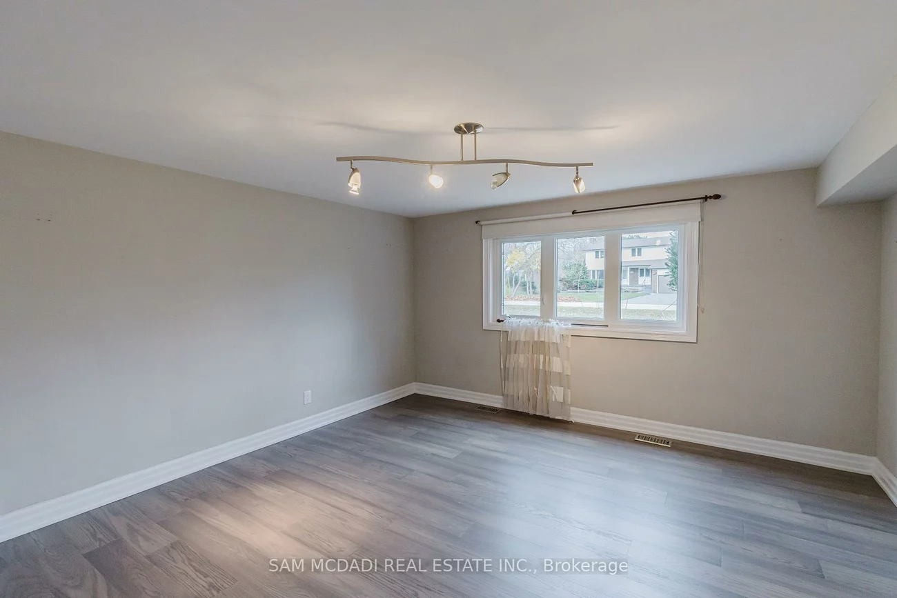 1198, Willowbrook, 1020 - WO West, Oakville
