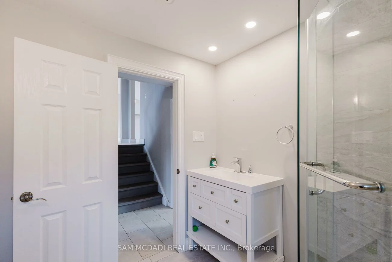 1198, Willowbrook, 1020 - WO West, Oakville