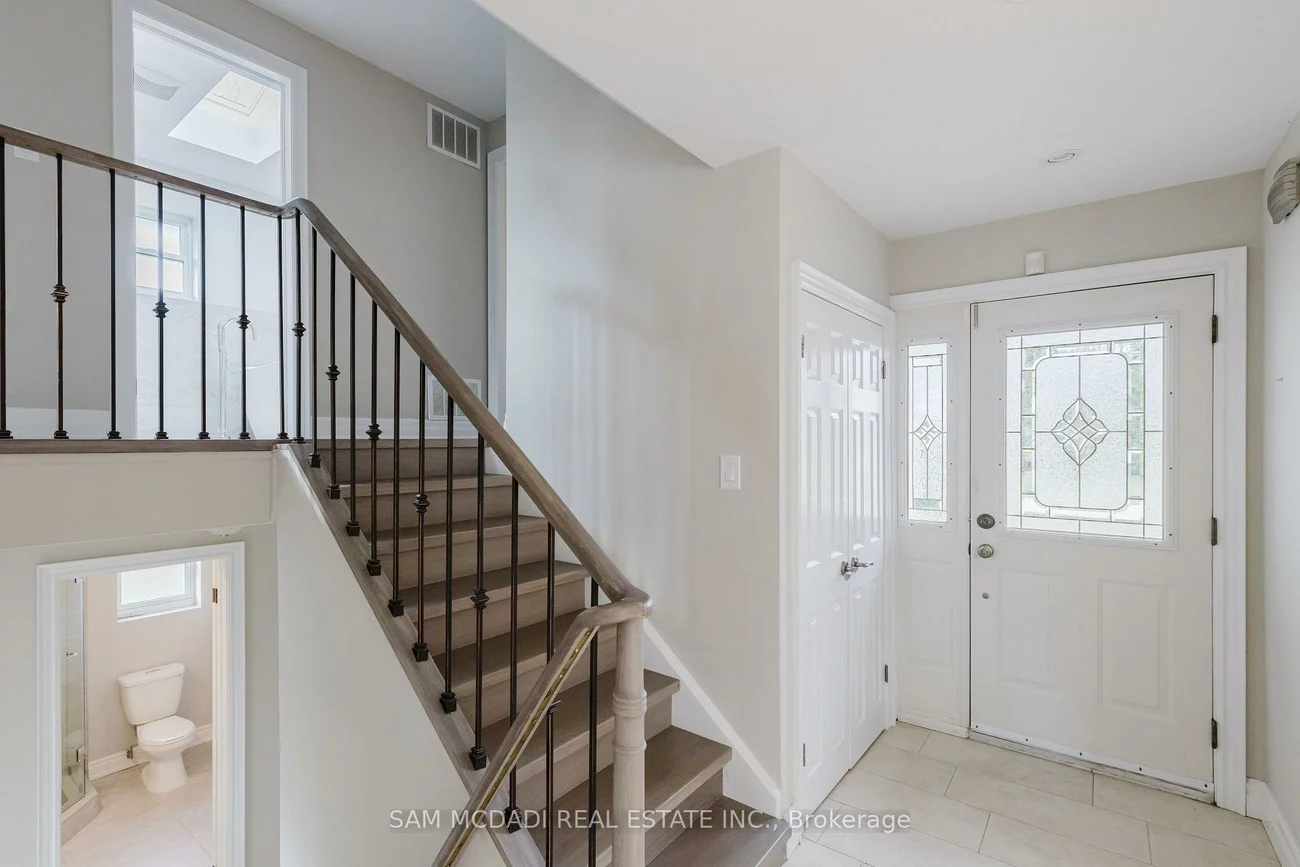 1198, Willowbrook, 1020 - WO West, Oakville