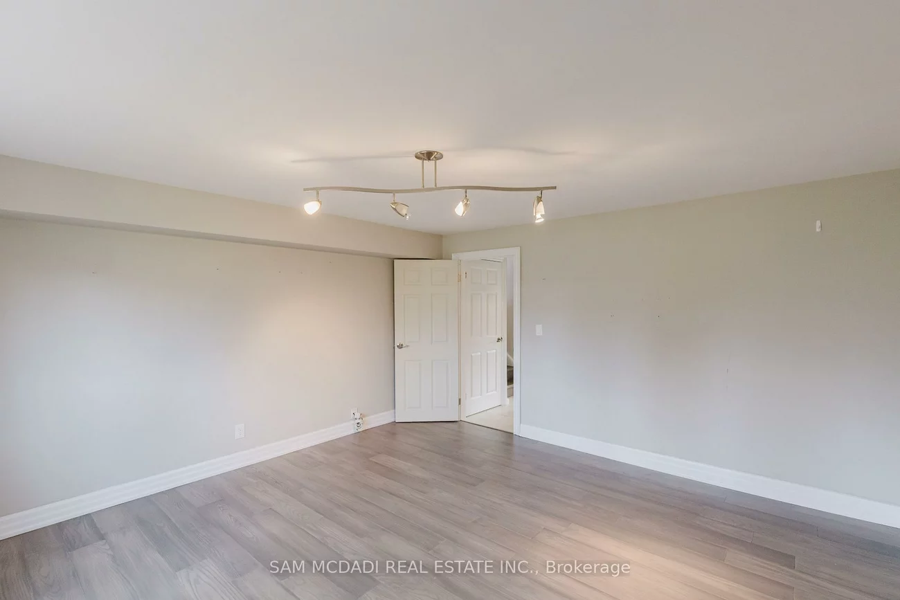 1198, Willowbrook, 1020 - WO West, Oakville