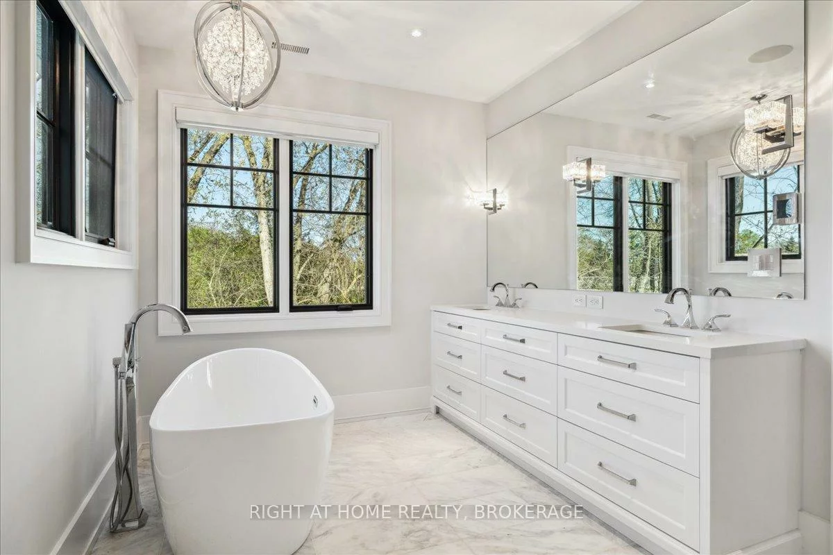 1253, Crawford, 1011 - MO Morrison, Oakville