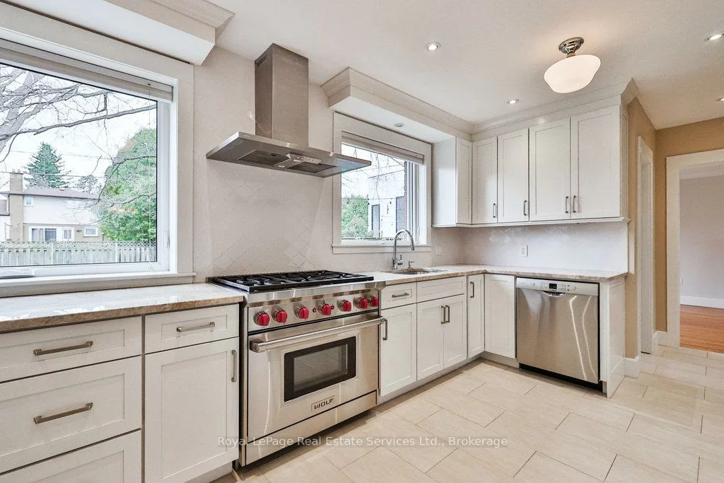 196, Sabel, 1001 - BR Bronte, Oakville