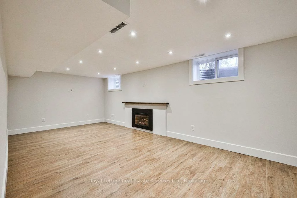 196, Sabel, 1001 - BR Bronte, Oakville