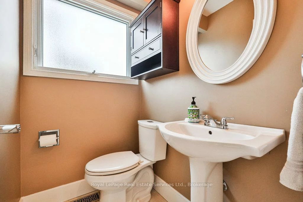 196, Sabel, 1001 - BR Bronte, Oakville