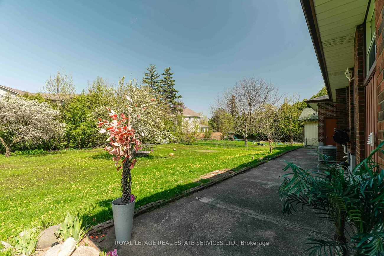 365, Sandhurst, 1020 - WO West, Oakville