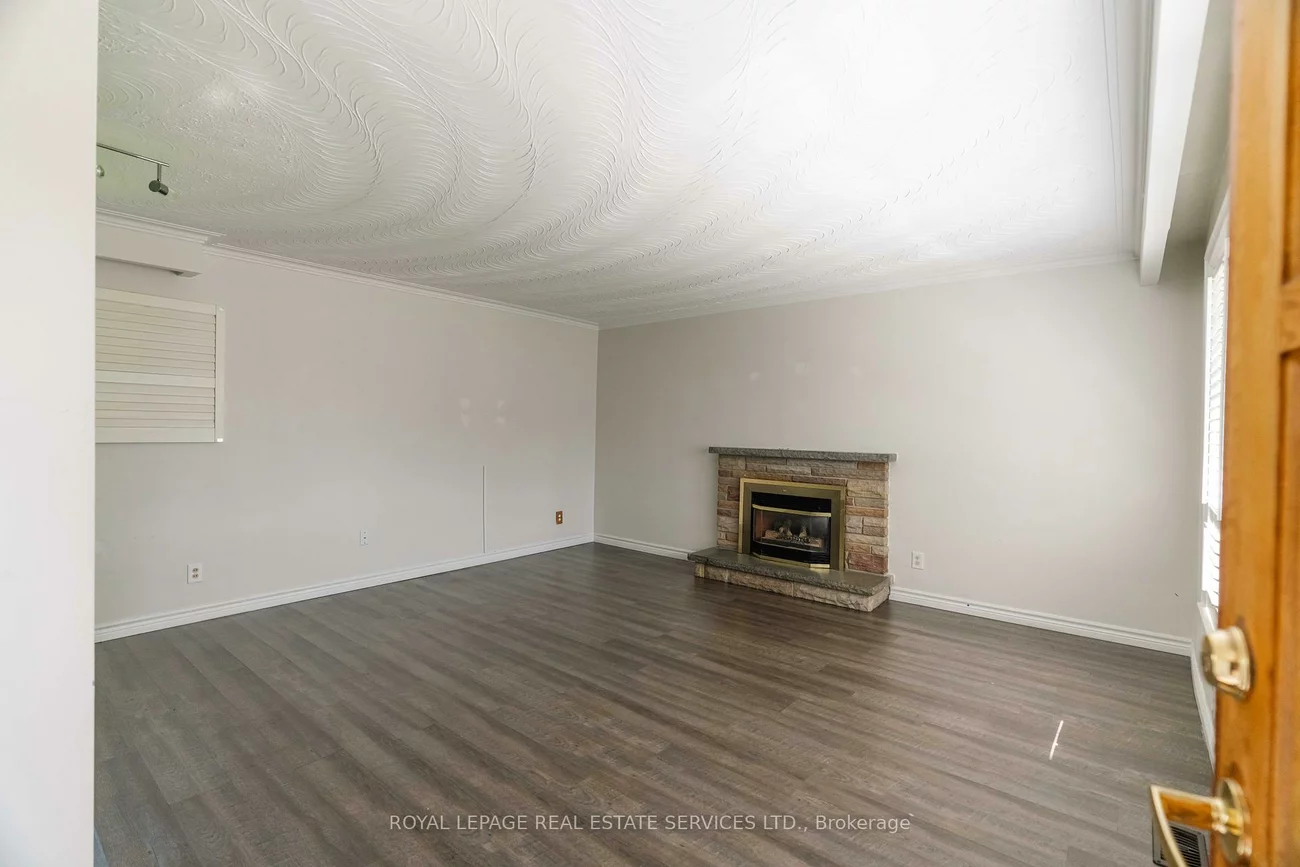 365, Sandhurst, 1020 - WO West, Oakville