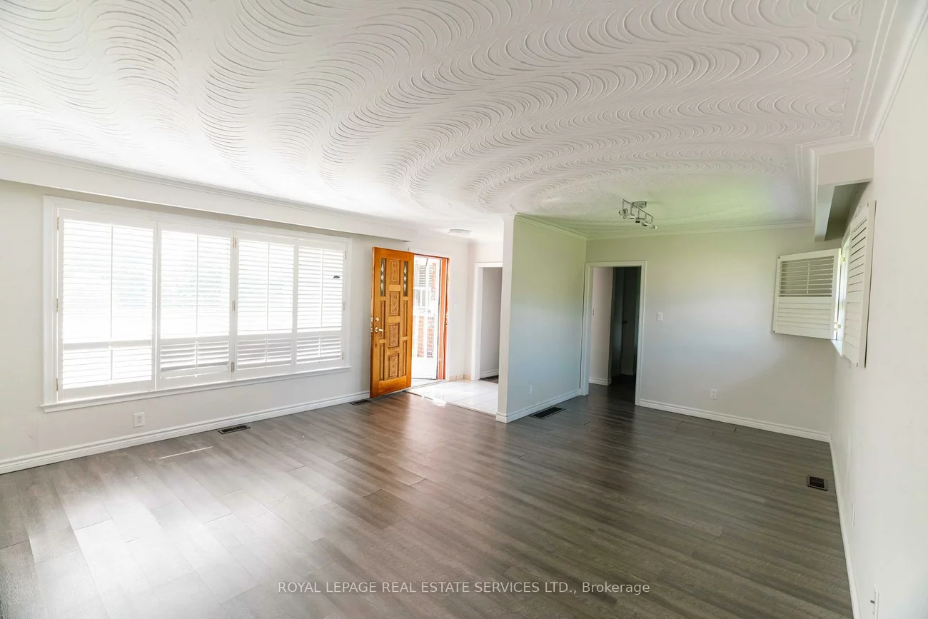 365, Sandhurst, 1020 - WO West, Oakville