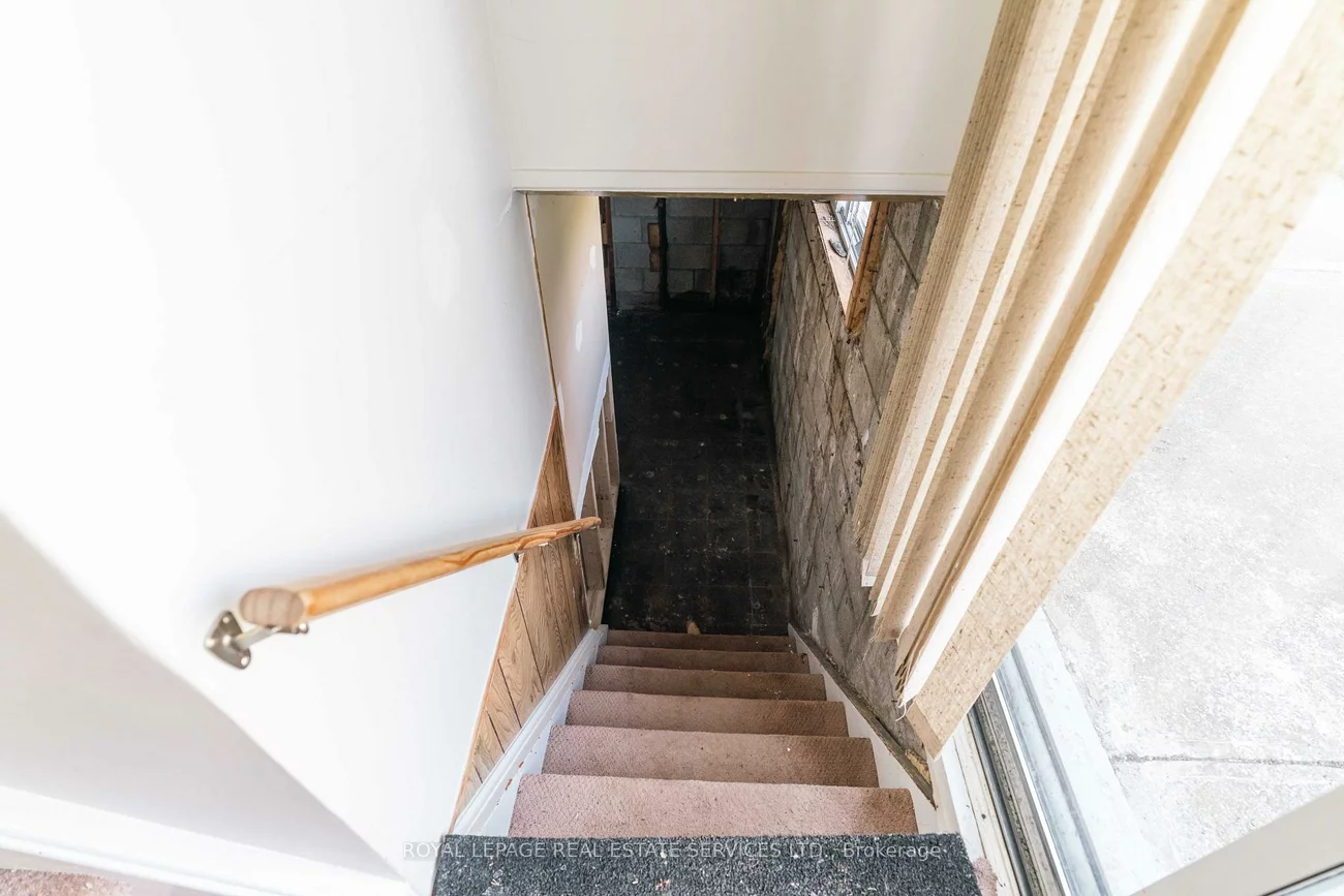 365, Sandhurst, 1020 - WO West, Oakville