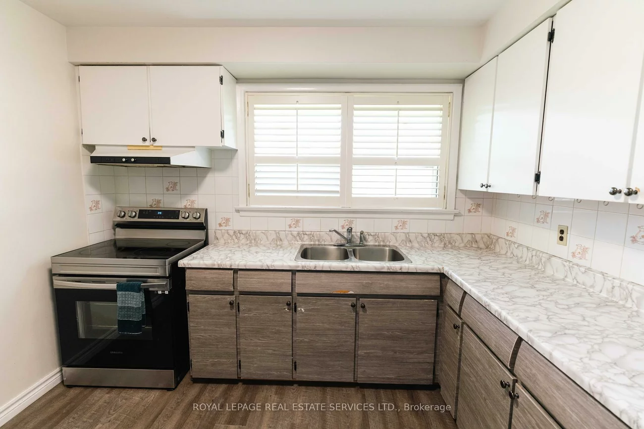 365, Sandhurst, 1020 - WO West, Oakville