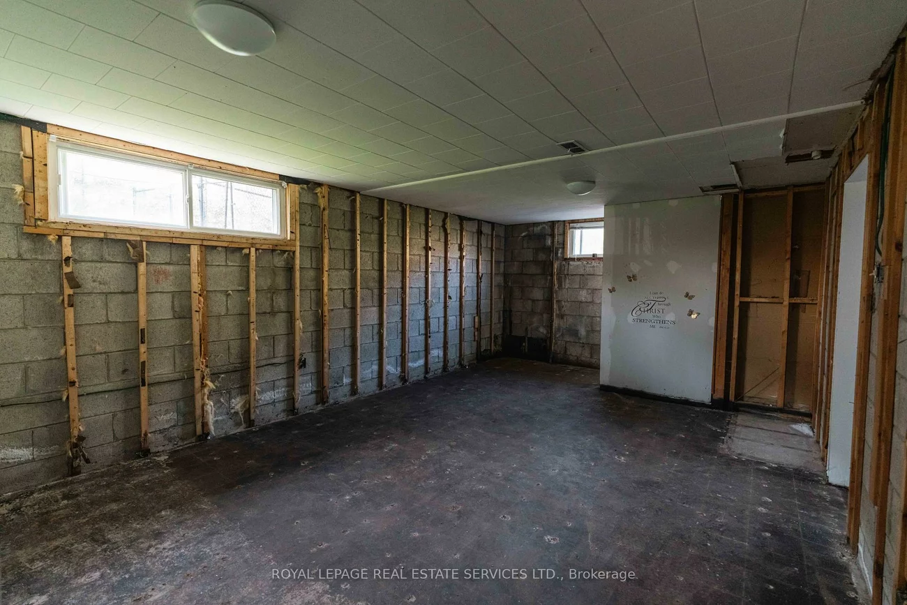 365, Sandhurst, 1020 - WO West, Oakville
