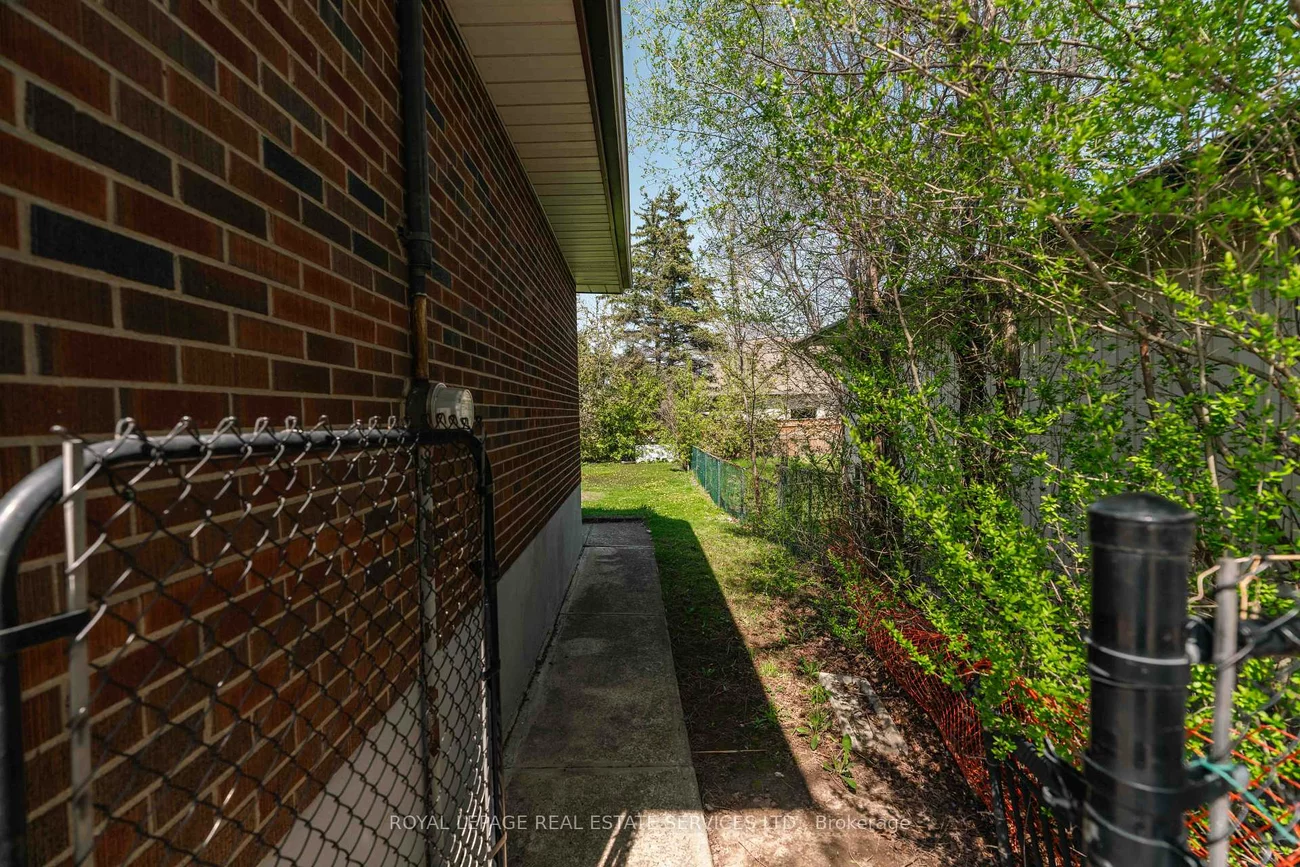 365, Sandhurst, 1020 - WO West, Oakville