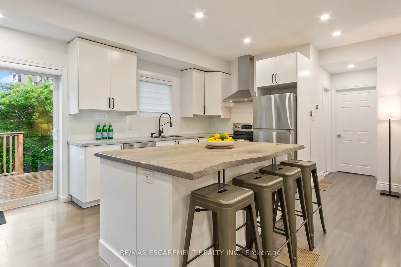 354, Bartos, 1002 - CO Central, Oakville
