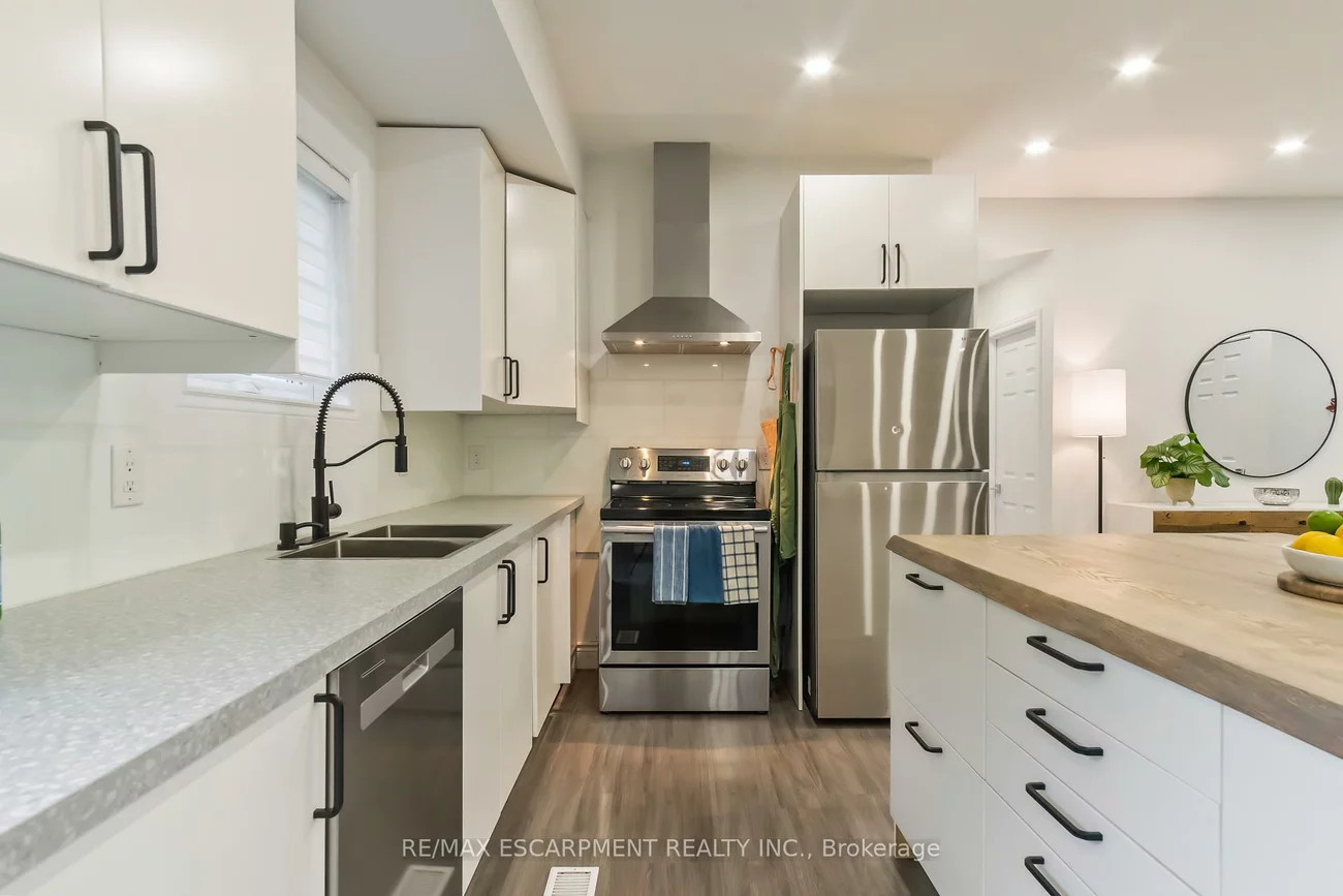 354, Bartos, 1002 - CO Central, Oakville