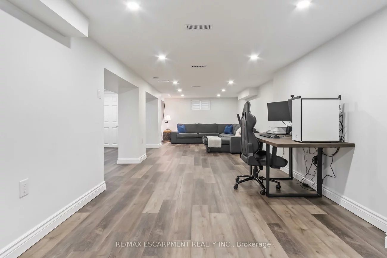 354, Bartos, 1002 - CO Central, Oakville