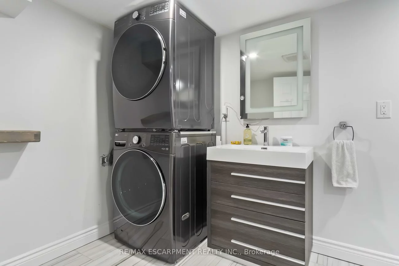 354, Bartos, 1002 - CO Central, Oakville