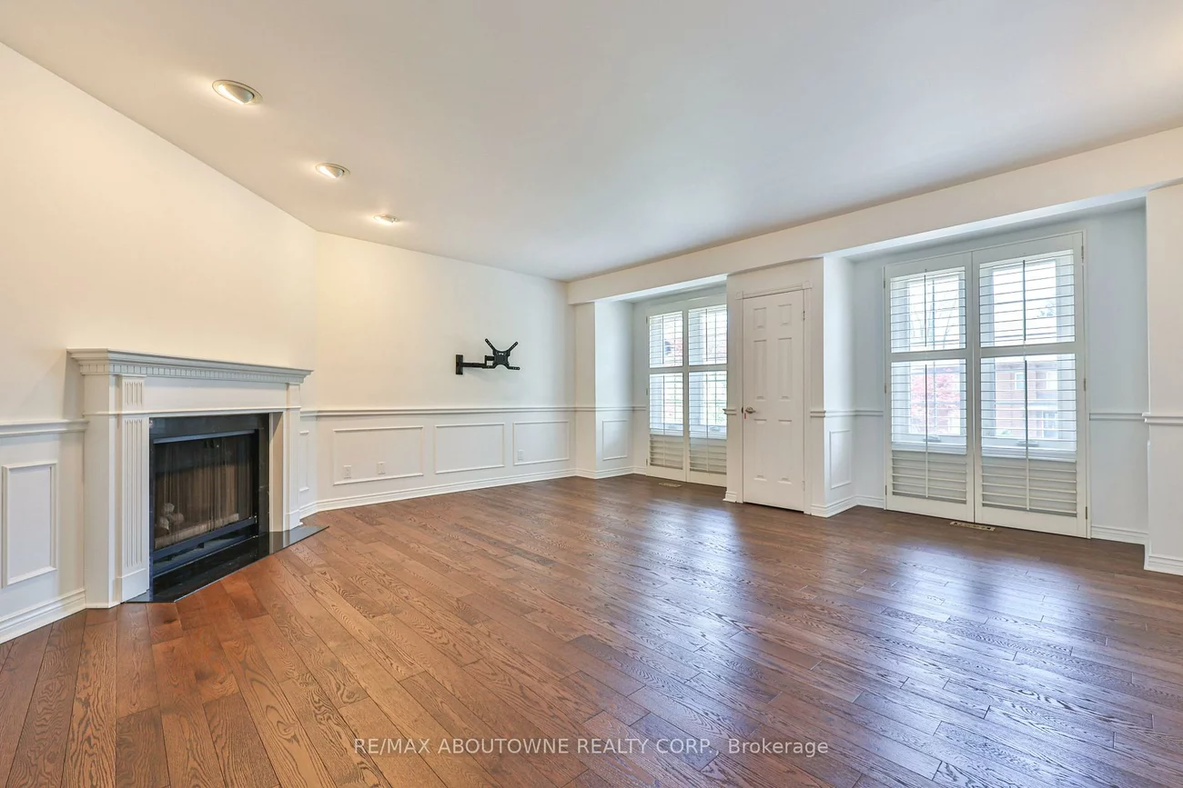 108, Whittington, 1017 - SW Southwest, Oakville