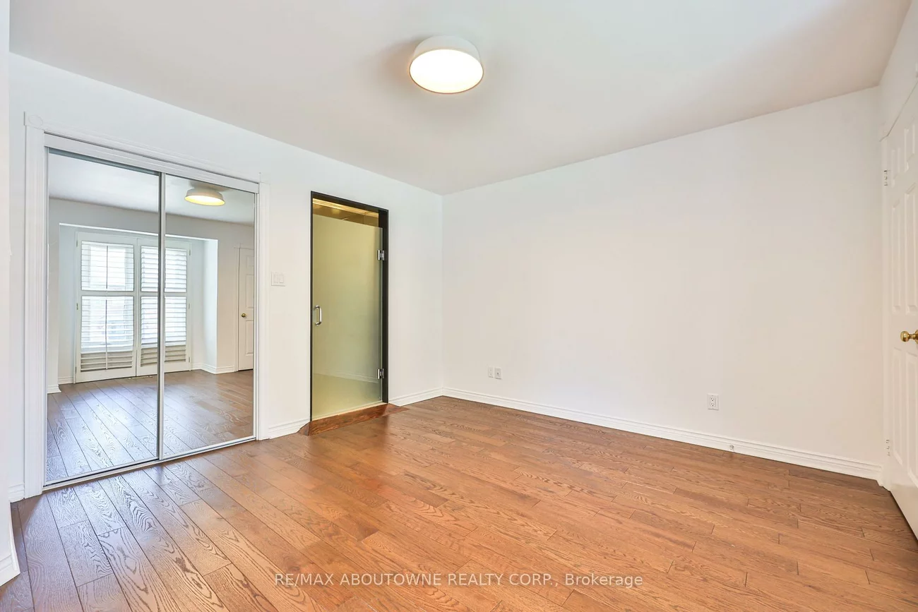 108, Whittington, 1017 - SW Southwest, Oakville
