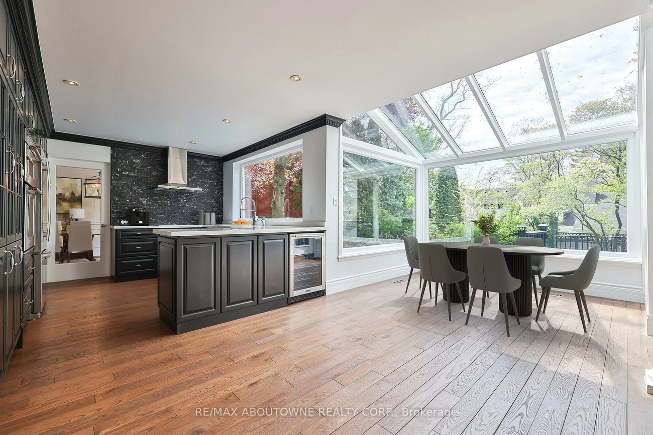 108, Whittington, 1017 - SW Southwest, Oakville