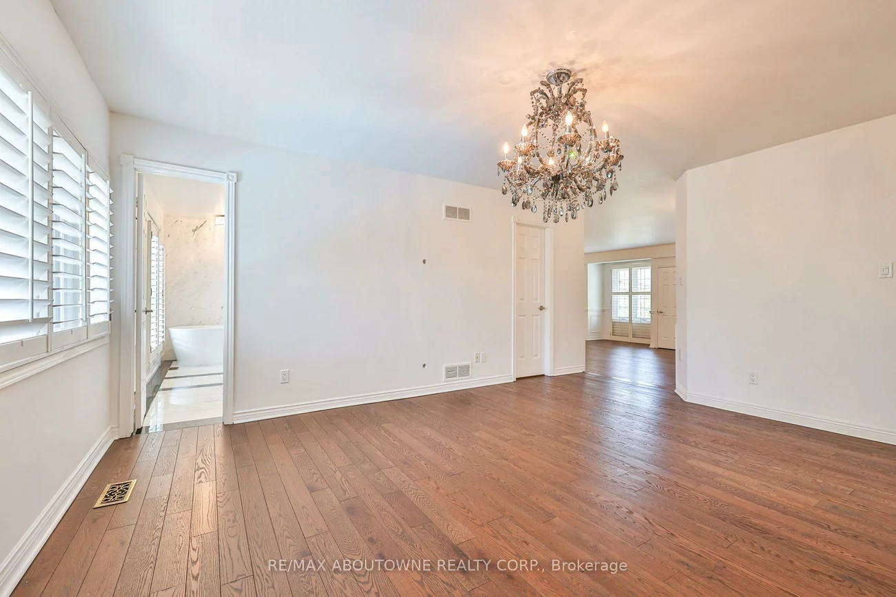 108, Whittington, 1017 - SW Southwest, Oakville