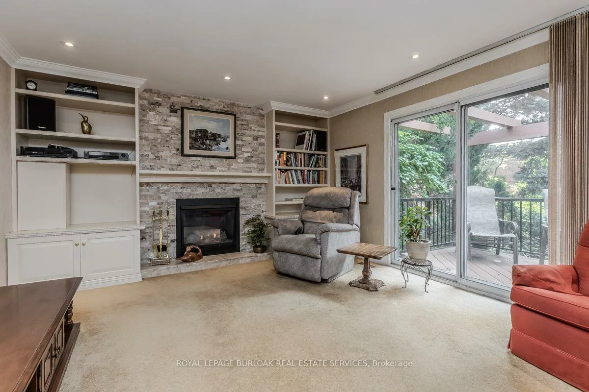 318, Slade, 1020 - WO West, Oakville