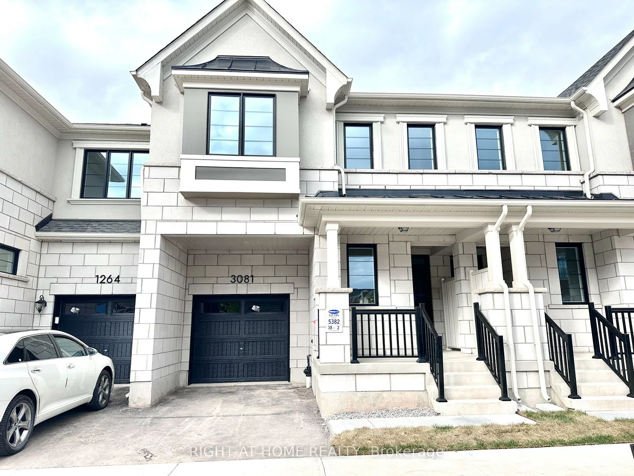 3081, Langdon, 1010 - JM Joshua Meadows, Oakville