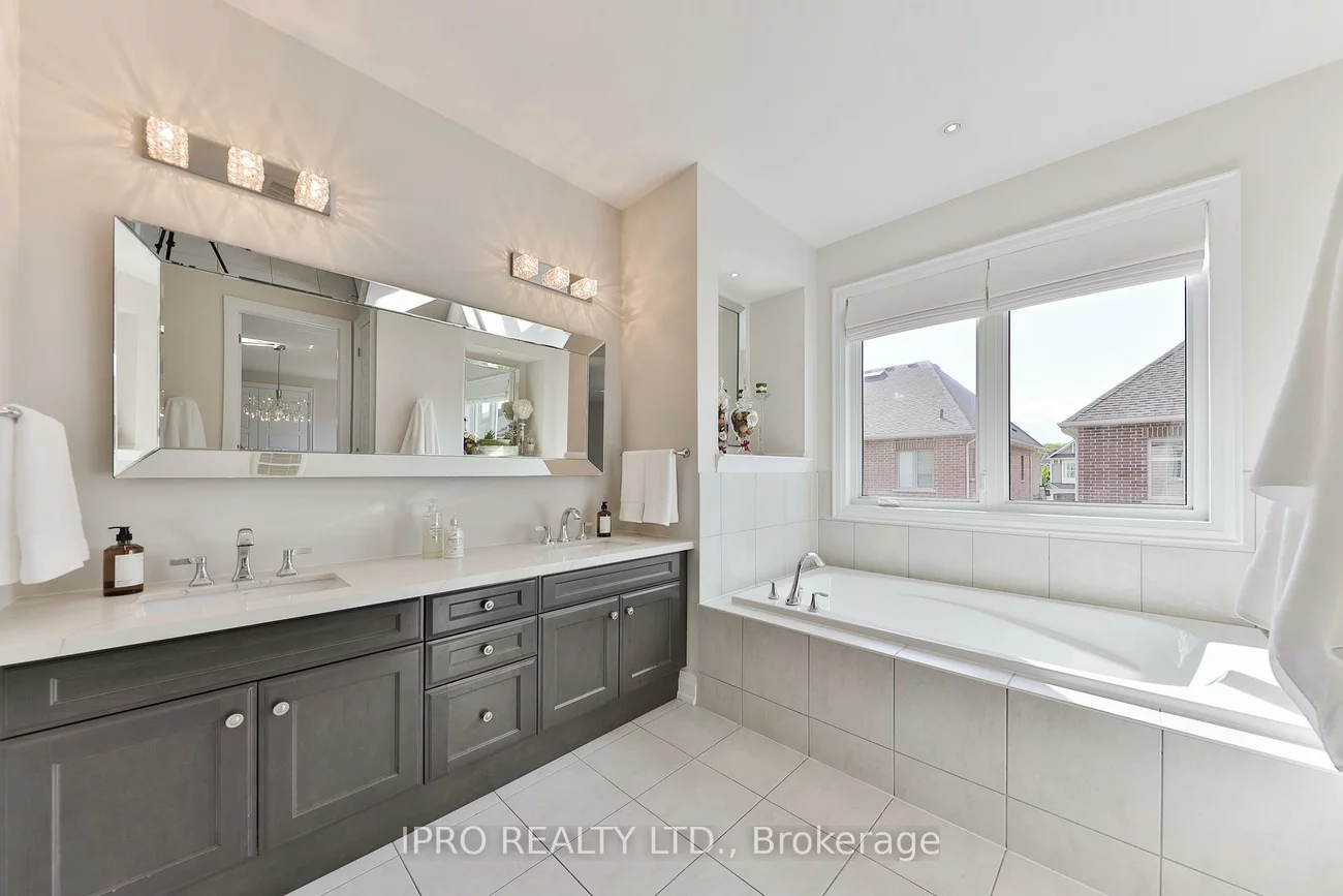 226, Mcwilliams, 1008 - GO Glenorchy, Oakville