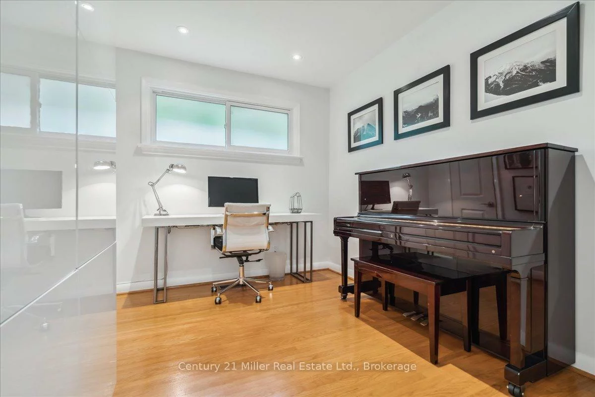 1129, Shaw, 1020 - WO West, Oakville