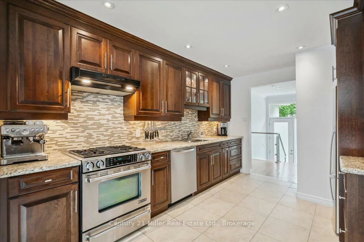 1129, Shaw, 1020 - WO West, Oakville