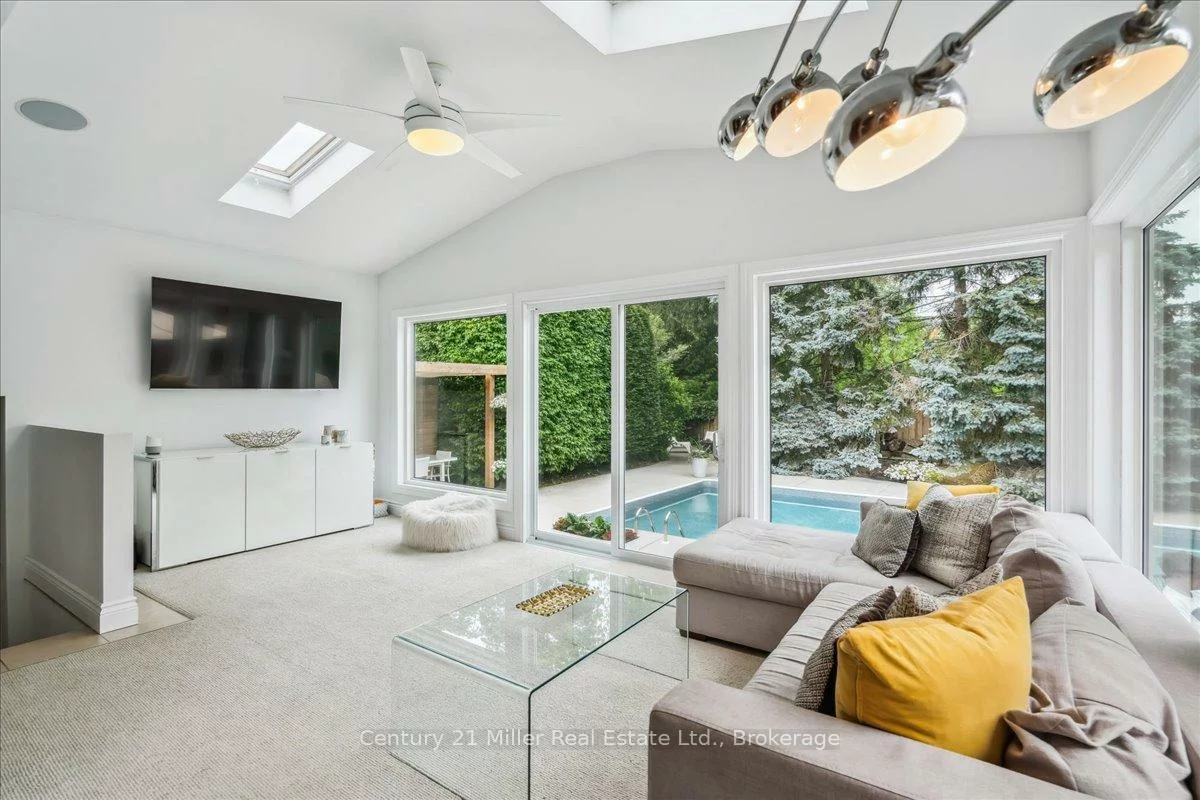 1129, Shaw, 1020 - WO West, Oakville