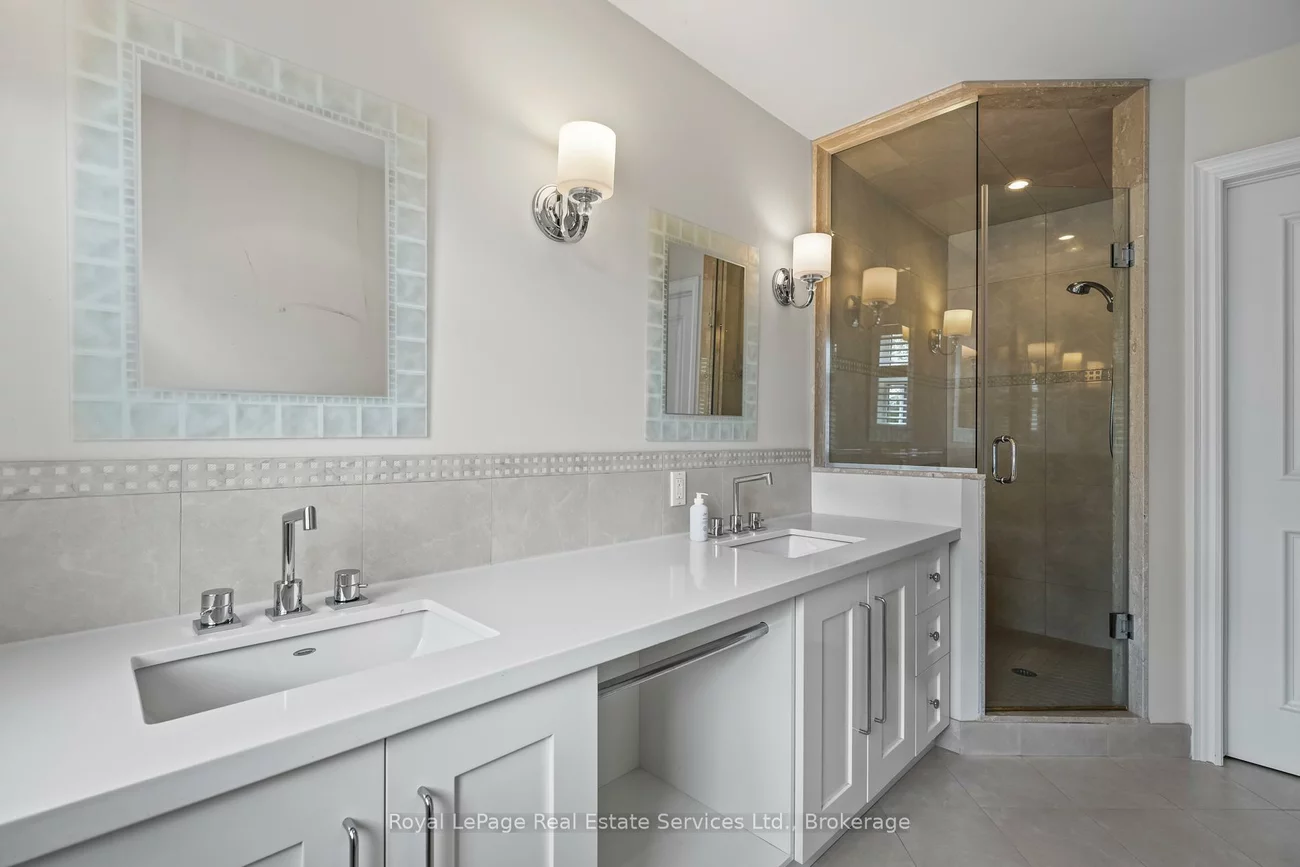 370, Christina, 1017 - SW Southwest, Oakville