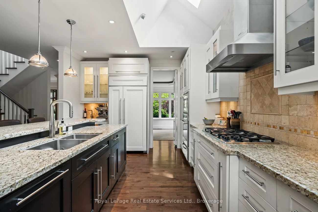 370, Christina, 1017 - SW Southwest, Oakville