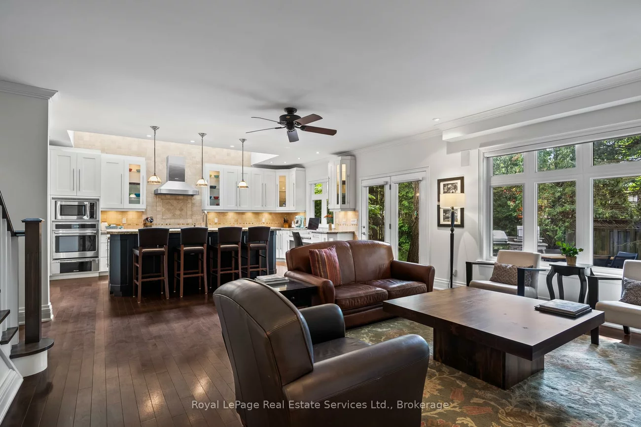 370, Christina, 1017 - SW Southwest, Oakville